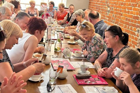 Stomia od kuchni. Mówić, nie mówić? Jak powiedzieć innym o swojej stomii i kiedy?