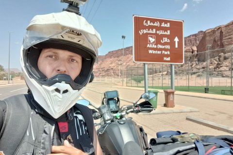 Motocyklem przez Bliski Wschód - dzień 47 i 48. - Arabia Saudyjska - Al Ula / Hega