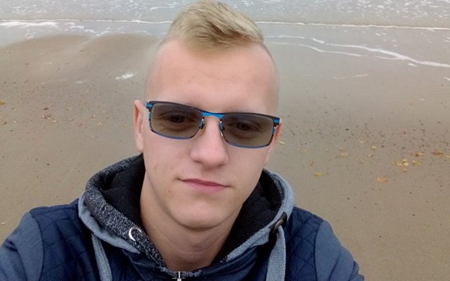 Damian Pietruszewski - Navy seal